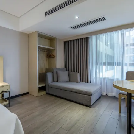 Echarm Hotel (Beihai High-Speed Railway Station North Bay Plaza)