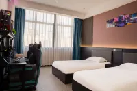 v E-sports hotels