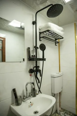 Natung Pathing Hotel Отели в г. Наюн