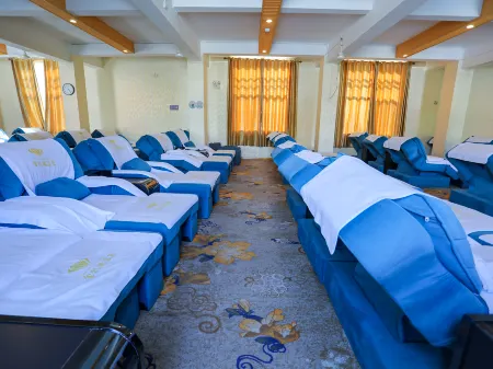 Yangzonghai Jinkai Rui Hot Spring Hotel Отели рядом с достопримечательностью «Gold Coast Hot Springs»