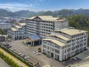 Zhenning Lingyue Grand Hotel