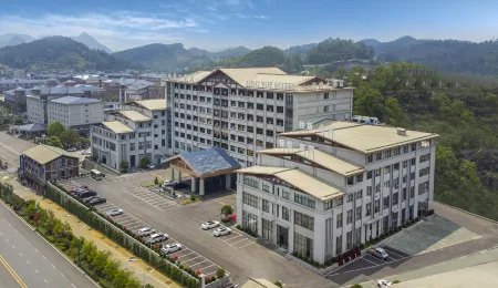 Zhenning Lingyue Grand Hotel