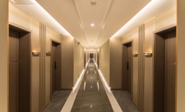 S · Esports Hotel (Taiyuan South Station Airport Branch)