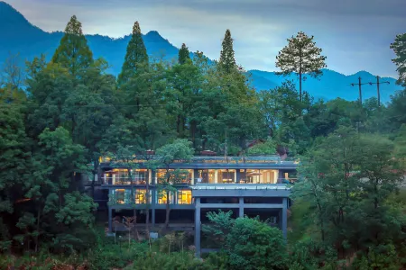 phoenix·lsland Отели рядом с достопримечательностью «Longquan Cave»