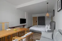 Future Homestay （Xingyi Wanfenglin Store） - Balkoner