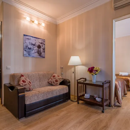Iliani Hotel Отели рядом с достопримечательностью «Мост Царицы Тамары»