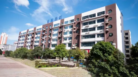 Starway Hotel Отели рядом с достопримечательностью «Anshun Ancient City Historical and Cultural Block»