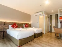 Tour De Phuket Hotel Hotels near Wat Si Sunthon