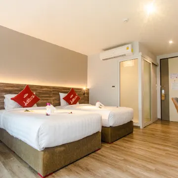 Tour De Phuket Hotel Отели рядом с достопримечательностью «Ват Си Сунтхон»