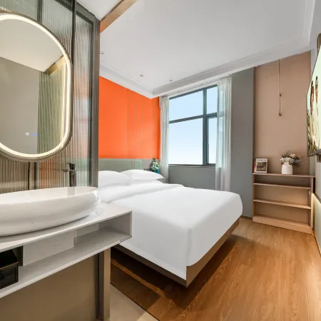 Xiyue Smart Hotel (Xiangyang Railway Station People's Square)