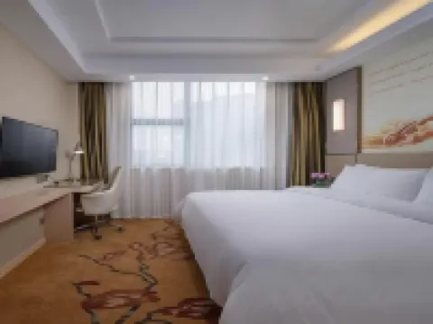 Vienna Hotel (Ganzhou Railway Station Wanda Plaza Branch) Hotels near Wulong Hakka Custom Park