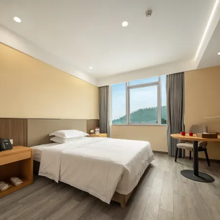 Chuanhang Jinxiongmao Grand Hotel (Qingshan Airport)