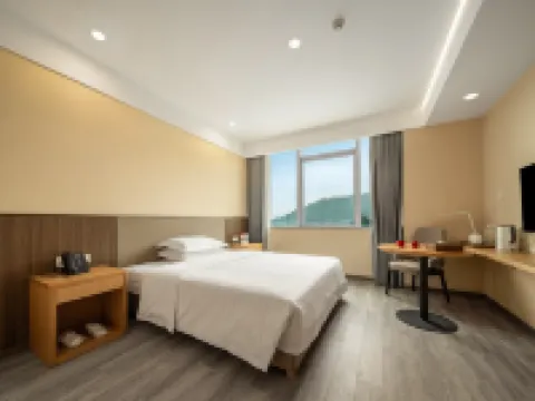 Chuanhang Jinxiongmao Grand Hotel (Qingshan Airport)