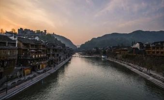 Dream Journey Boutique B&B (Fenghuang Ancient Town Branch)