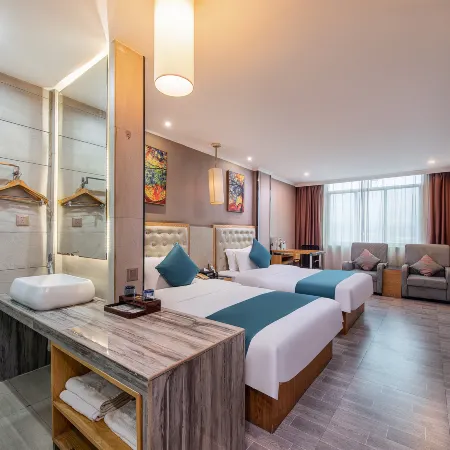 Beiliu Jiahua Fashion Hotel