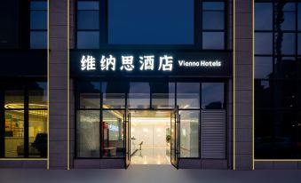 Weinasi Light Luxury Hotel (Sanmenxia South High-speed Railway Station)