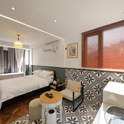 Shuyu Homestay (Quanzhou West Street Zhongshan Road Shuimen Guozi noodle shop) Отели рядом с достопримечательностью «Мечеть Qingjing»