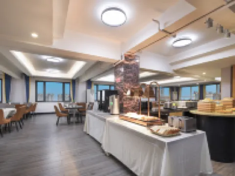 Jinshuiwan International Hotel (Guilin High-speed Railway North Station West Station) Hotels in Lingchuan