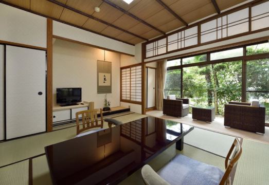 아리마 온센 겟코엔 유게쓰산소의 객실과 발코니