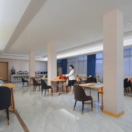 Longcheng  Big  Hotel(Jiujiang Pengze Longcheng Avenue)