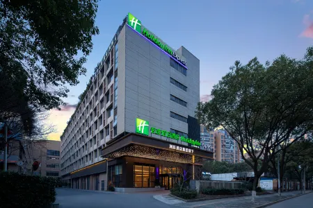 Holiday Inn Express Shanghai Gumei by IHG Отели рядом с достопримечательностью «Nanfang Xiuxian Guangchang Taiwan Fengqing Street»