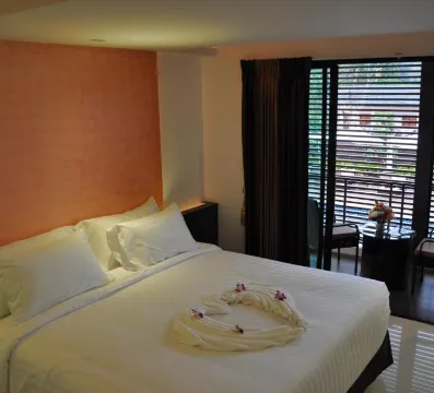 ห้องดีลักซ์ เตียงใหญ่ 1 เตียง