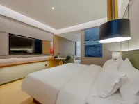 Ramada Shanghai Pudong International Airport East Station Hotel in zona Aeroporto di Shanghai-Pudong