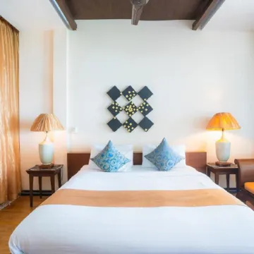 Koh Chang Cliff Beach Resort Отели рядом с достопримечательностью «Шесть Кай- Бэй»