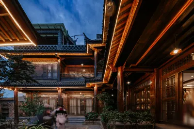 LiShanLiShui Hotels near Tuju Island Yulong Snow Mountain Nomadic Shili RV Self-Driving Campground