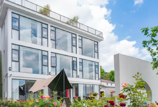 Yiqijian B&B Отели рядом с достопримечательностью «Huxiaoxia Riptide Adventure»