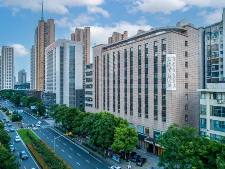 Homeinn Plus Hotel (Changzhou Dinosaur Park Wanda Plaza) Отели рядом с достопримечательностью «China Dinosaur Land»