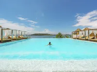 La Terrace Resort - С бассейном