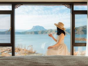 Lugu Lake Front Lake·Yueyao Lakeview Resort Hotel