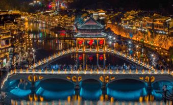 Shuiyun Yaju River View B&B (Fenghuang Ancient City Branch)