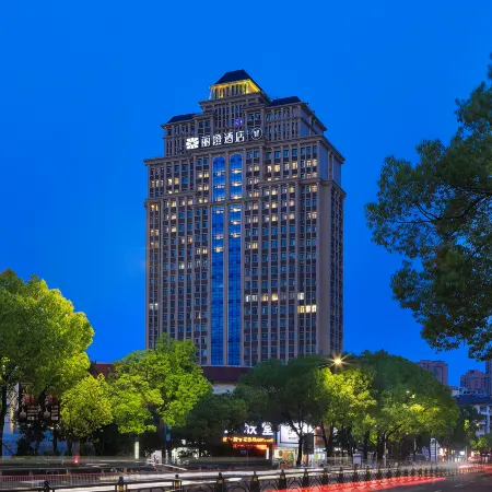 Ease Hotel · Zhi (Yichang East Station Wuyi Plaza)