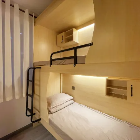 Shenzhen Nature Gate Men's International Youth Hostel
