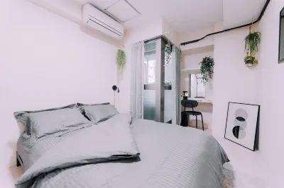 Minimalist Loft 5: Namba Compact Studio & 24/7 Gym Hotels in 
