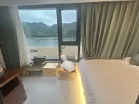 Painting Boat Listening to the Rain B&B Hotels near Changting Beach