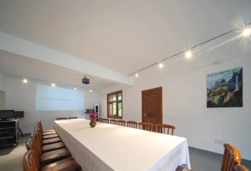 Zhangjiajie Ldyllic Pondside Timber Lodge Business Facilities Photos