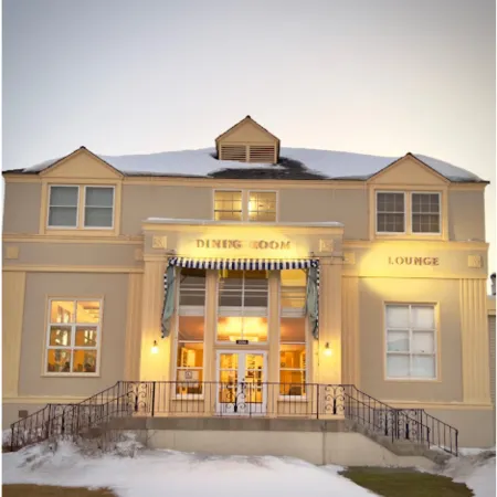 Mammoth Hot Springs Hotel