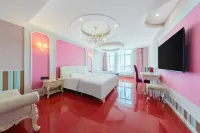 Manyu theme hotel (Xinyang railway station Tianrun Plaza shop)