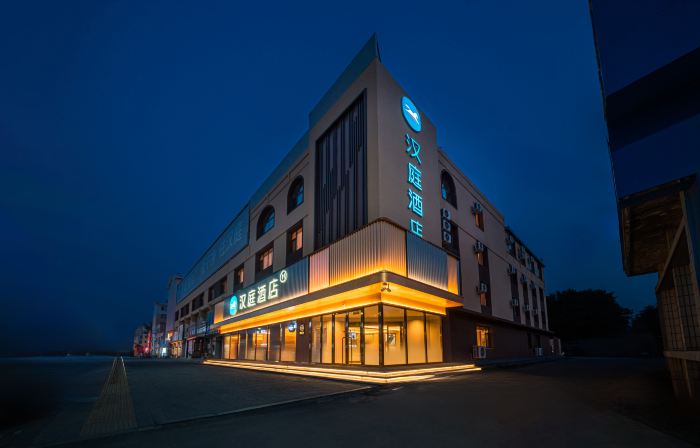 HanTing Hotel (Baicheng Zhenlai Zhanqianjie)