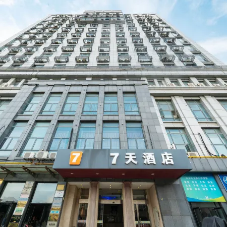 7Days Inn Chain Hotel (Taicang Shanghai East Road Wanda Plaza) Отели в г. Тайцан