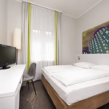 Wyndham Garden Duesseldorf City Centre Koenigsallee Hotels near Market Square (Marktplatz)