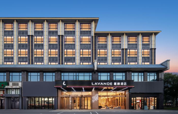 Lavande Hotel(Shaoshan Former Residence Scenic Area High Speed Railway Station Hotel)