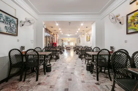 A25 Hotel - 12 Pho Hue Отели рядом с достопримечательностью «Музей женщин Вьетнама»