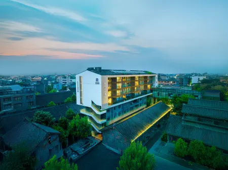 9 Hotel Отели рядом с достопримечательностью «Luoshui Wetland Park»