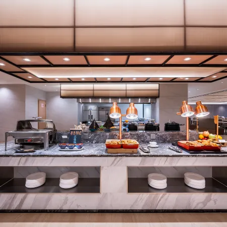 Madison Hotel Qingdao City Center (May Fourth Square) Отели рядом с достопримечательностью «Храм Джаншан»