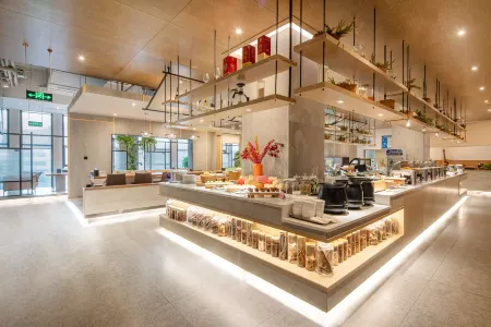 28 Degree Quan Hotel (Zhangzhou High-speed Railway Station Southwest Medical University Branch) Отели рядом с достопримечательностью «Zhangba Guiyuan Forest»