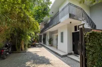 Double A House Hotels near شاطئ إيكو